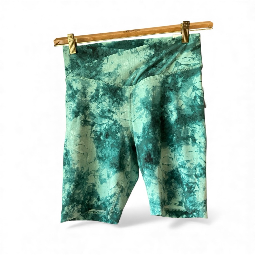 NWT Extra High Rise Green Tie-Dye Bike Shorts Size Medium Cycling Gym Workout